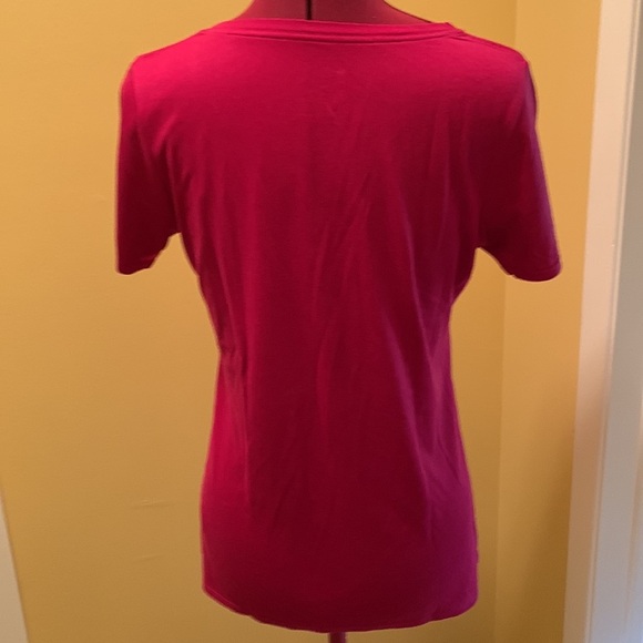 The Nike Tee Dri Fit with an athletic cut - Picture 6 of 10